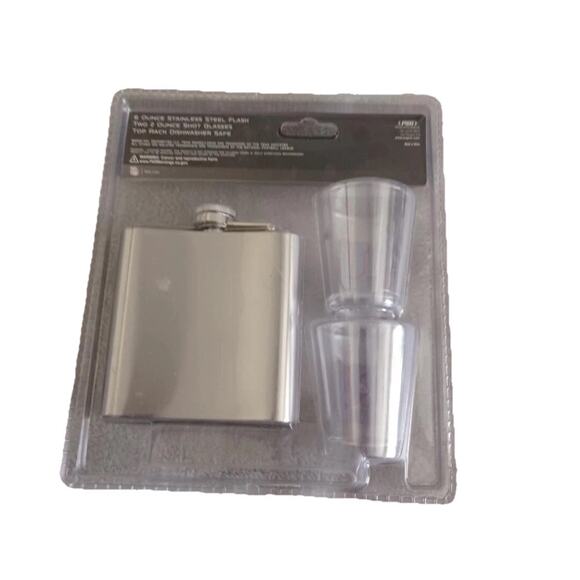 NFL New York Giants Collectible Flask 6 OZ And Shot Glasses Set 2 OZ Brand New - Picture 8 of 8